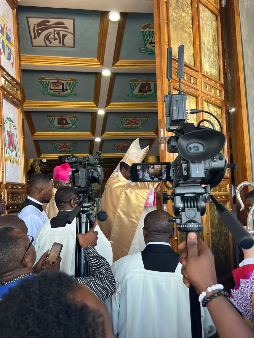 Bamenda : Une Cathédrale Rénovée qui Rayonne pour le Jubilé d’Or (1975–2025)